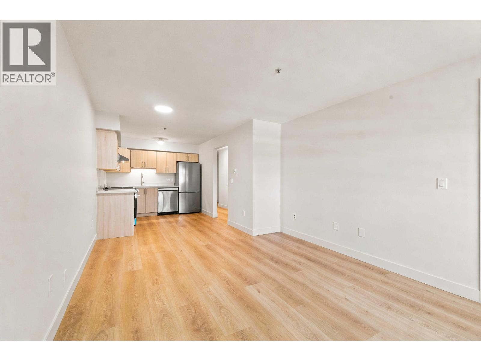 301 2928 Commercial Drive Property Photo 20