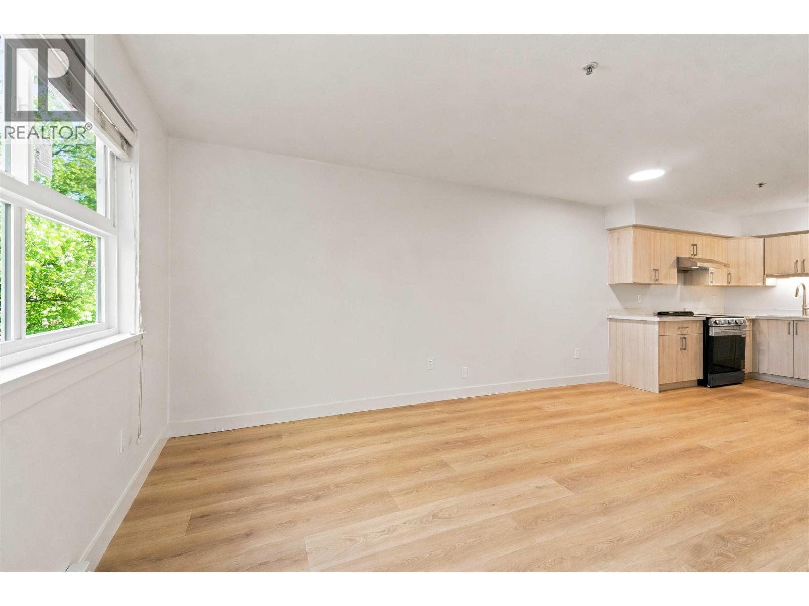 301 2928 Commercial Drive Property Photo 21