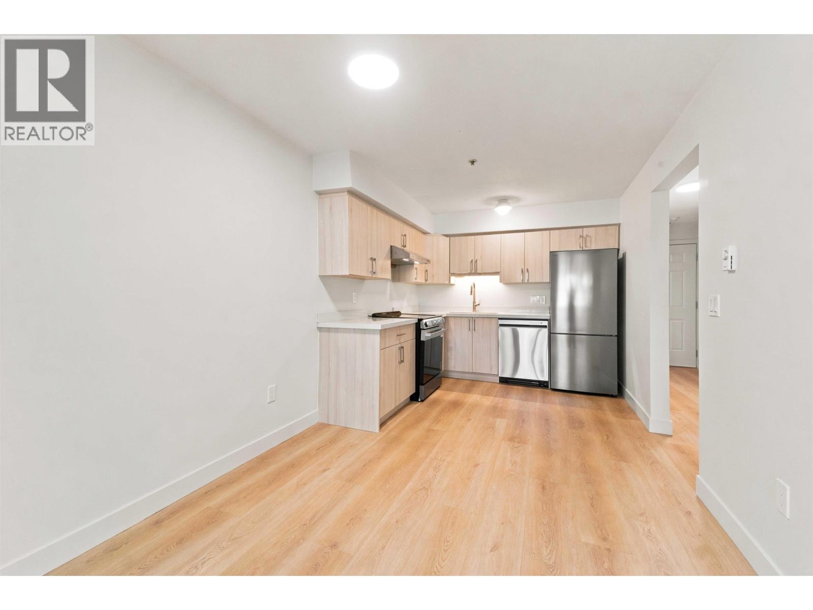 301 2928 Commercial Drive Property Photo 22