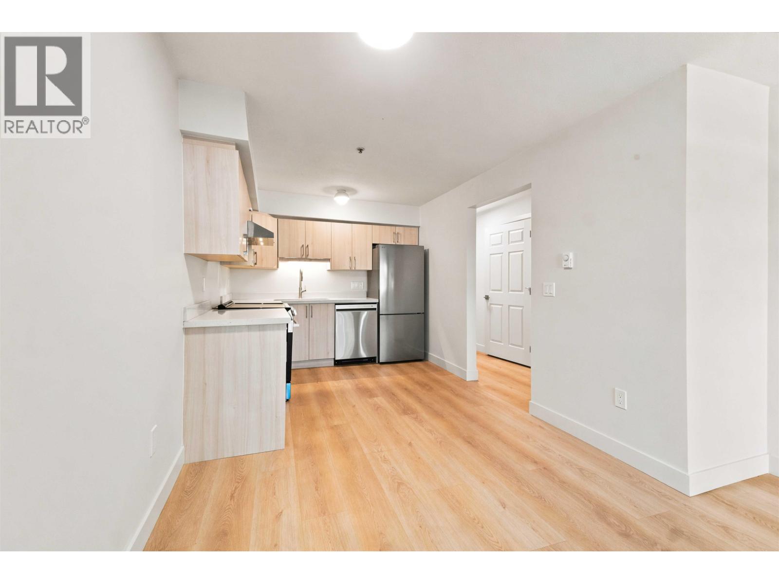 301 2928 Commercial Drive Property Photo 23
