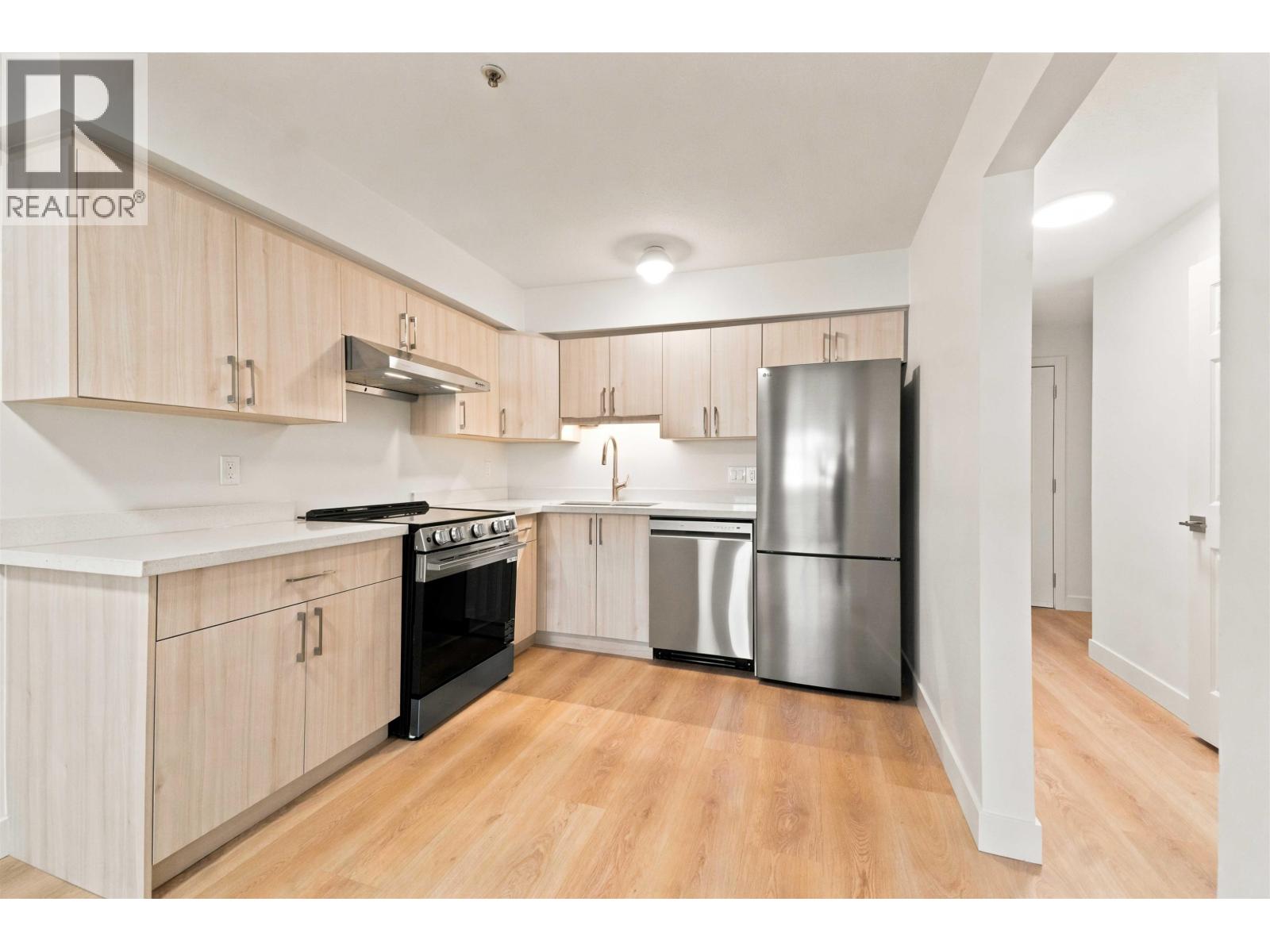 301 2928 Commercial Drive Property Photo 24