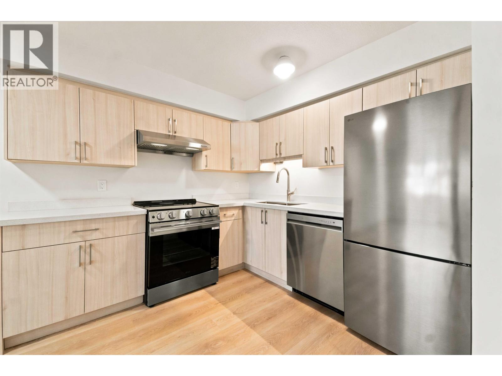 301 2928 Commercial Drive Property Photo 25