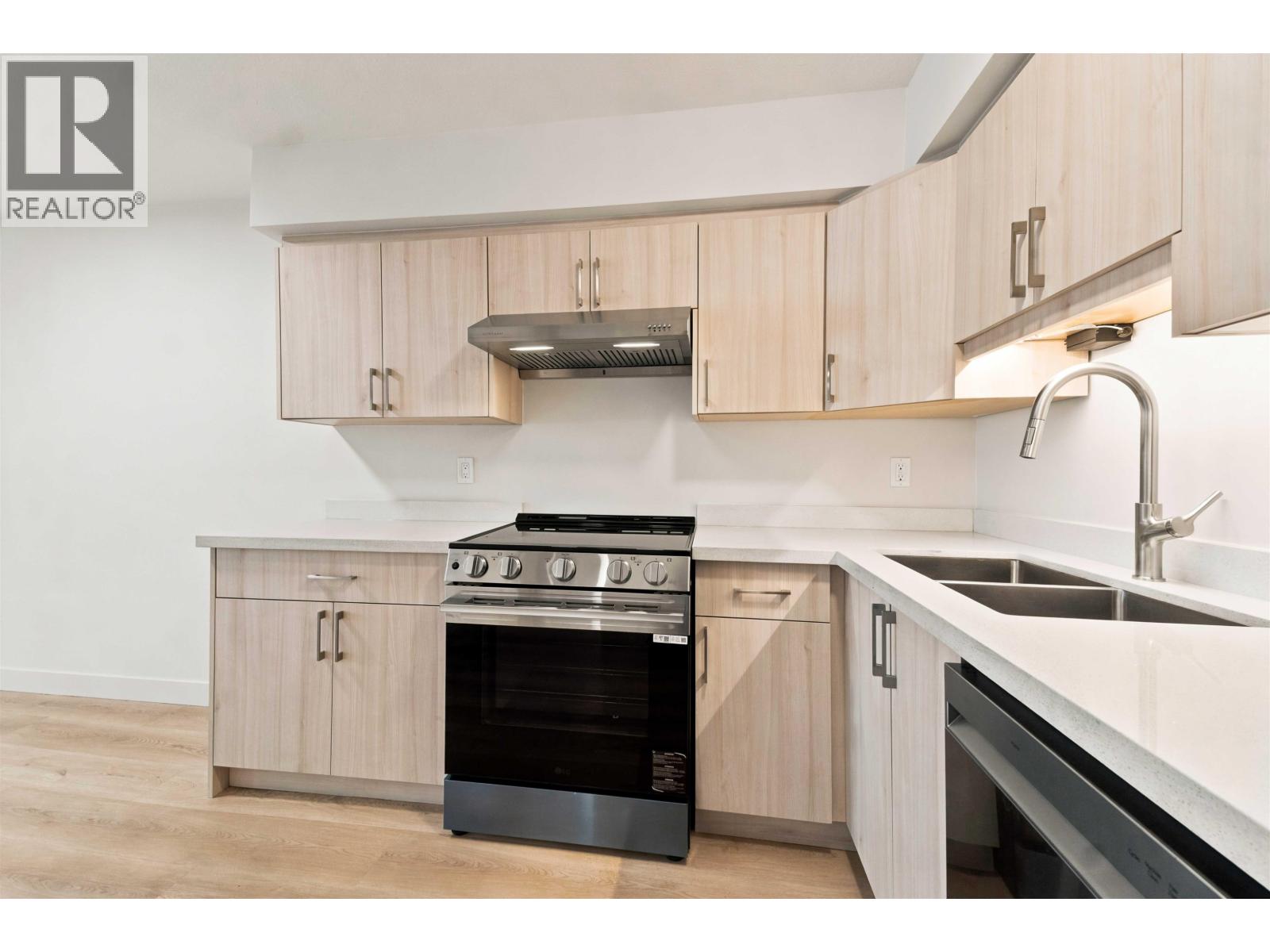 301 2928 Commercial Drive Property Photo 26