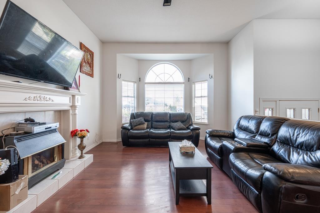 2840 Pacific Place Property Photo 6