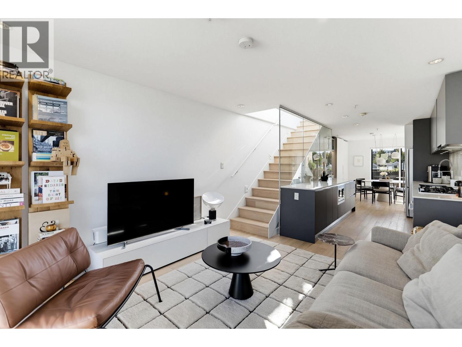 309 1647 E Pender Street Property Photo 1