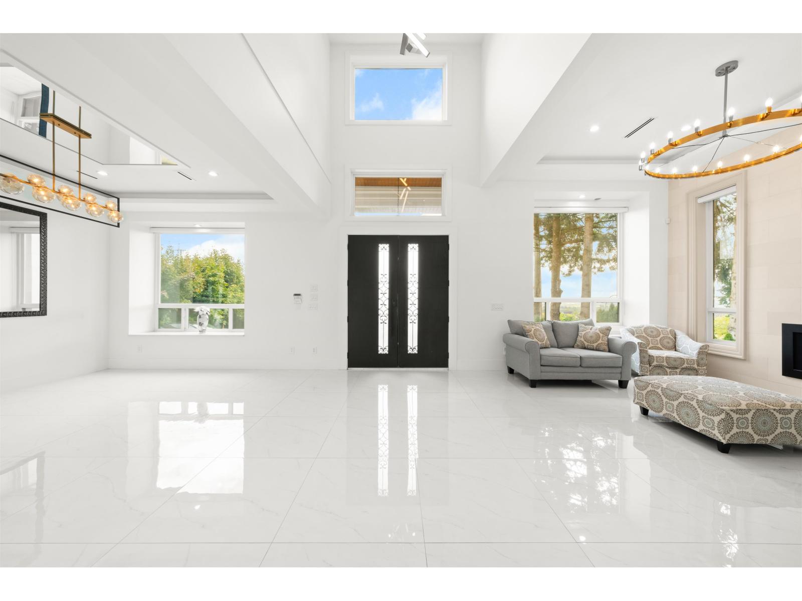 5585 148 Street Property Photo 4