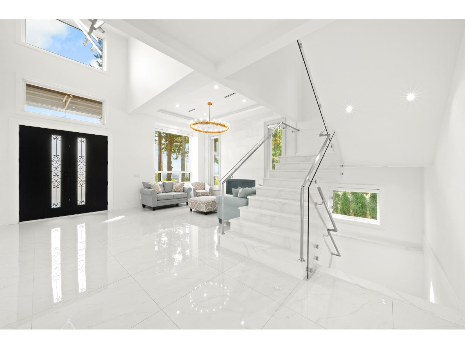 5585 148 Street Property Photo 5