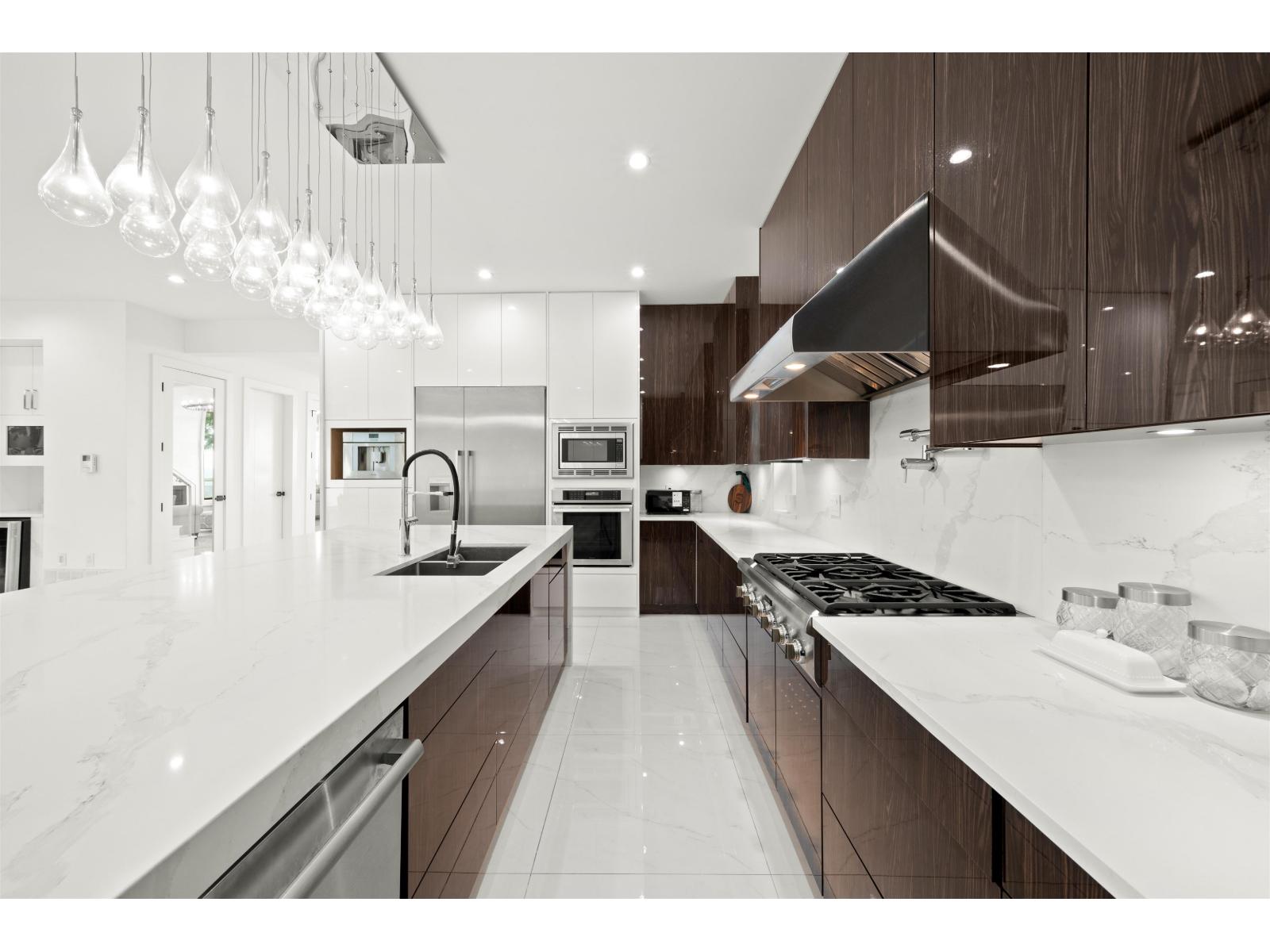 5585 148 Street Property Photo 12