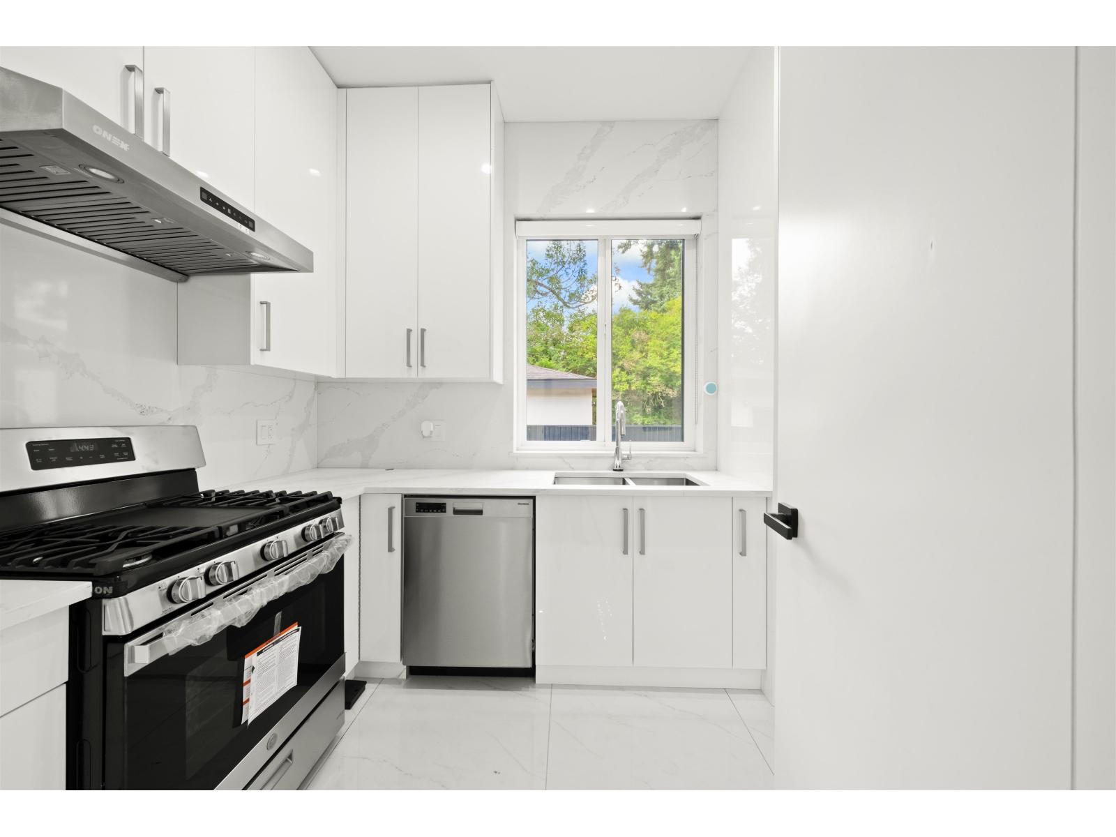 5585 148 Street Property Photo 14
