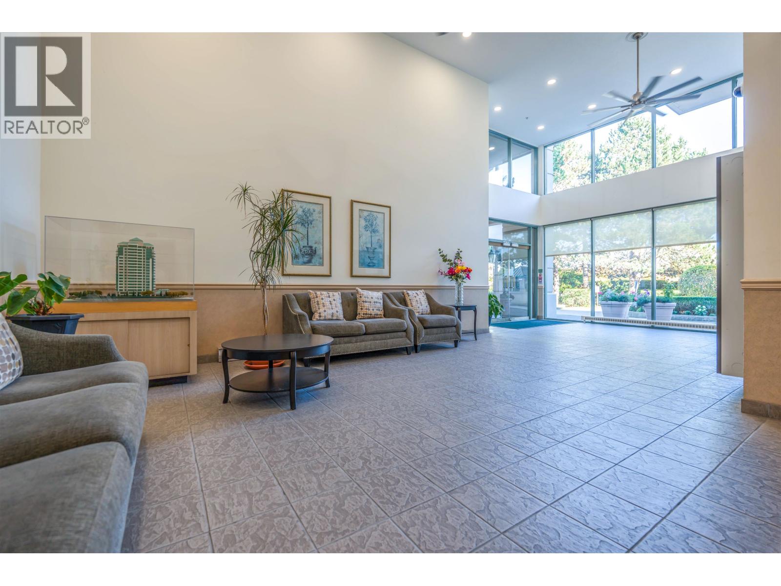 1405 6622 Southoaks Crescent Property Photo 5