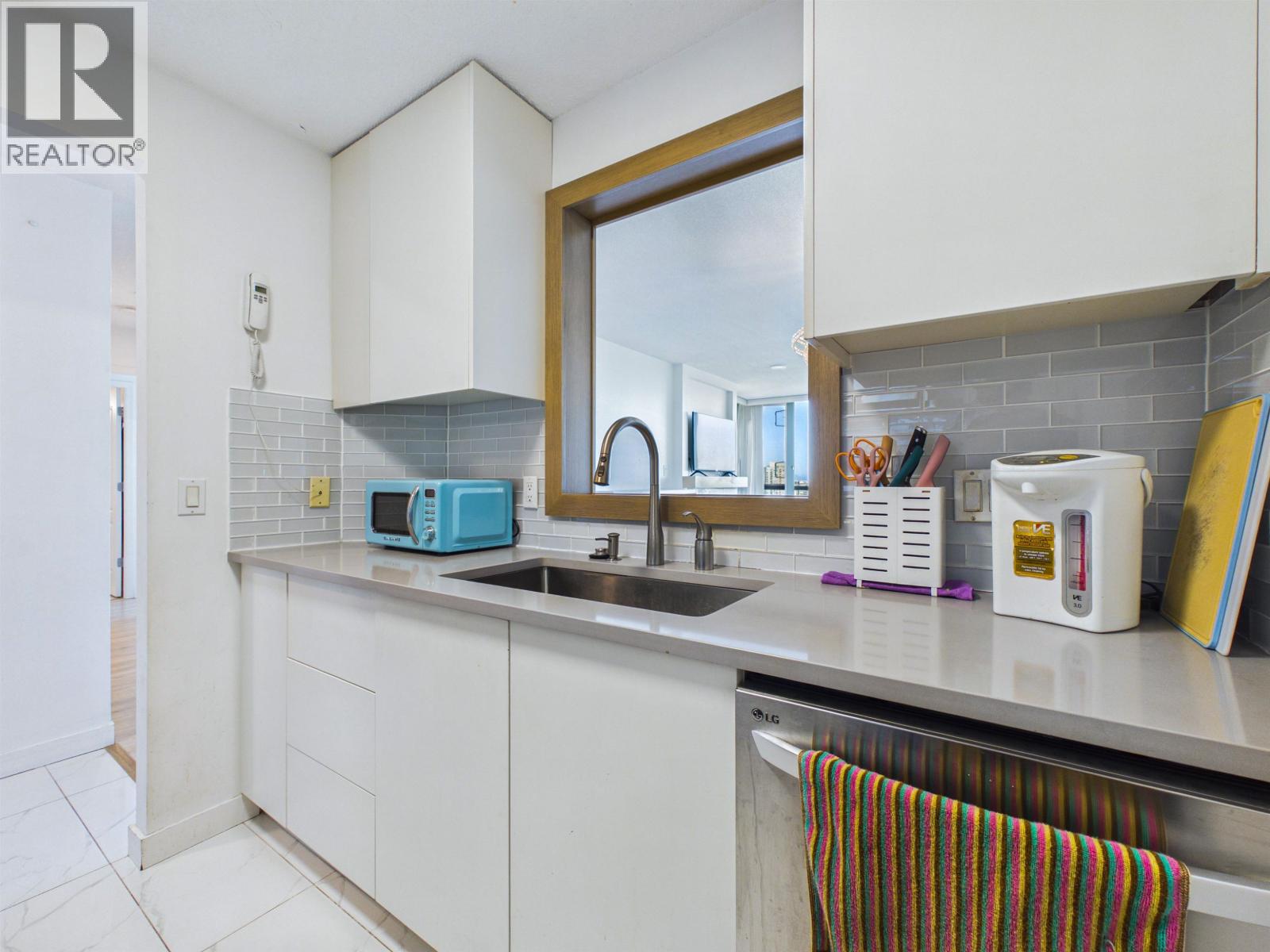 1405 6622 Southoaks Crescent Property Photo 9