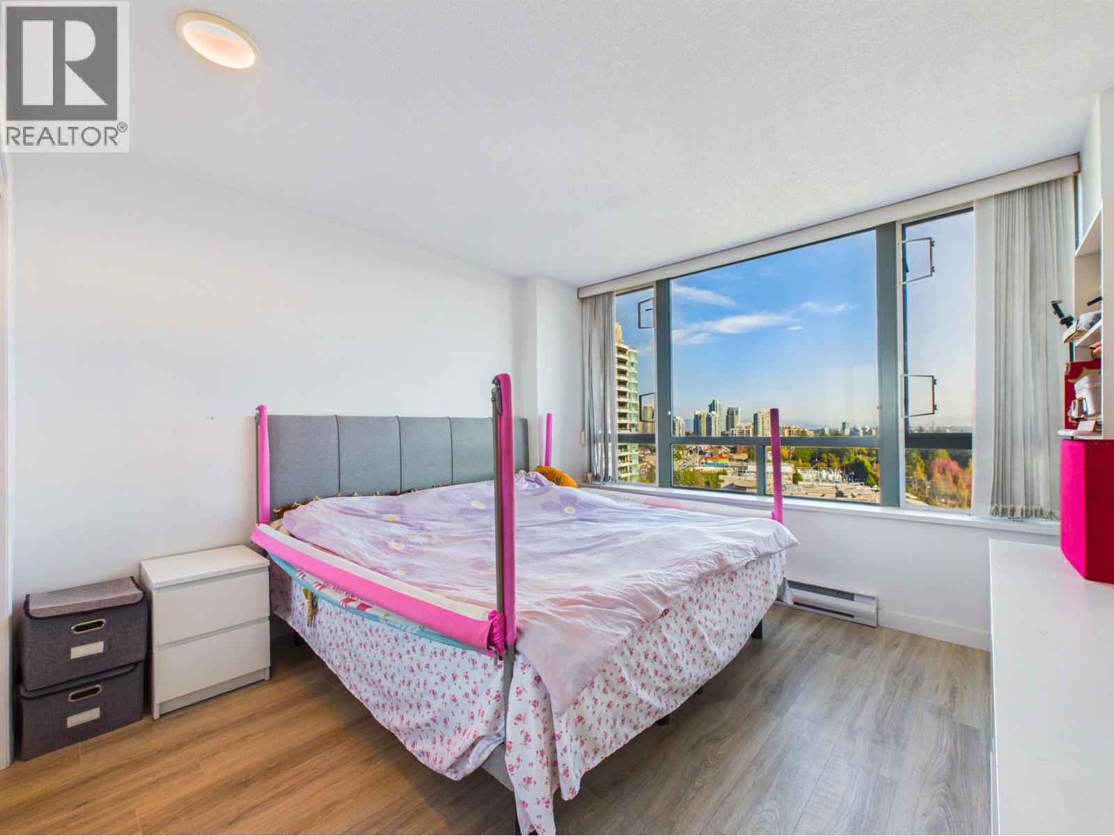 1405 6622 Southoaks Crescent Property Photo 28