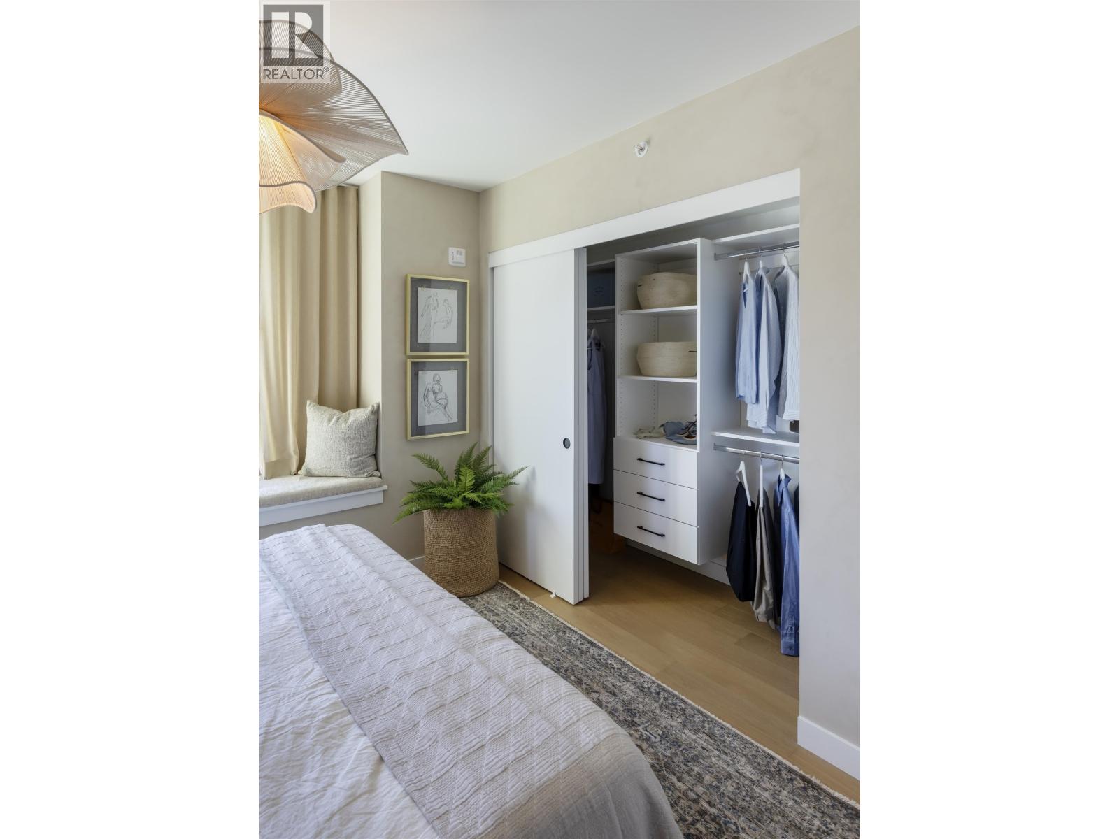 158 5377 Oak Street Property Photo 5