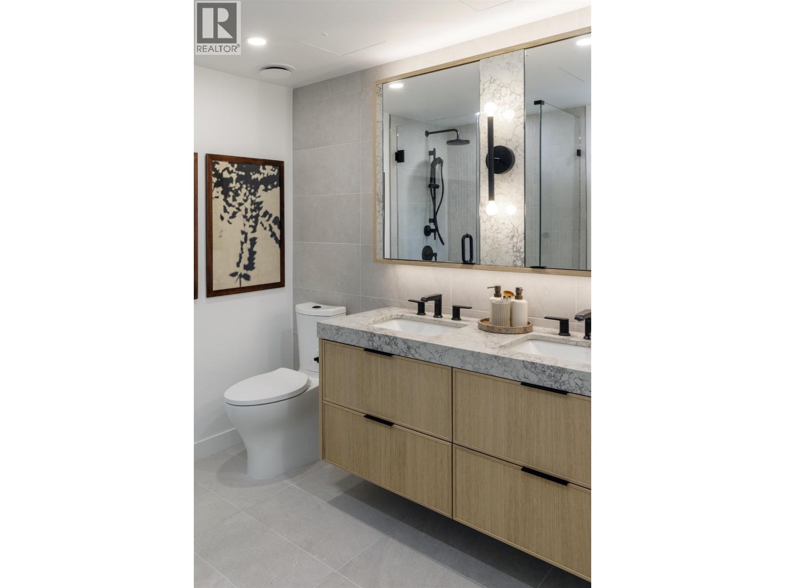158 5377 Oak Street Property Photo 6