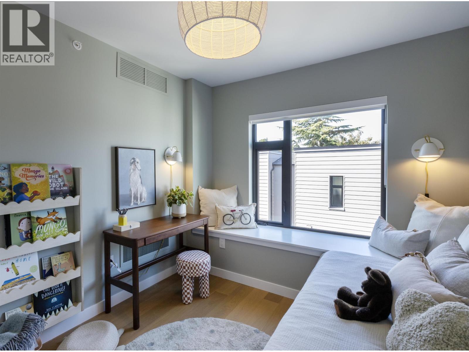158 5377 Oak Street Property Photo 8