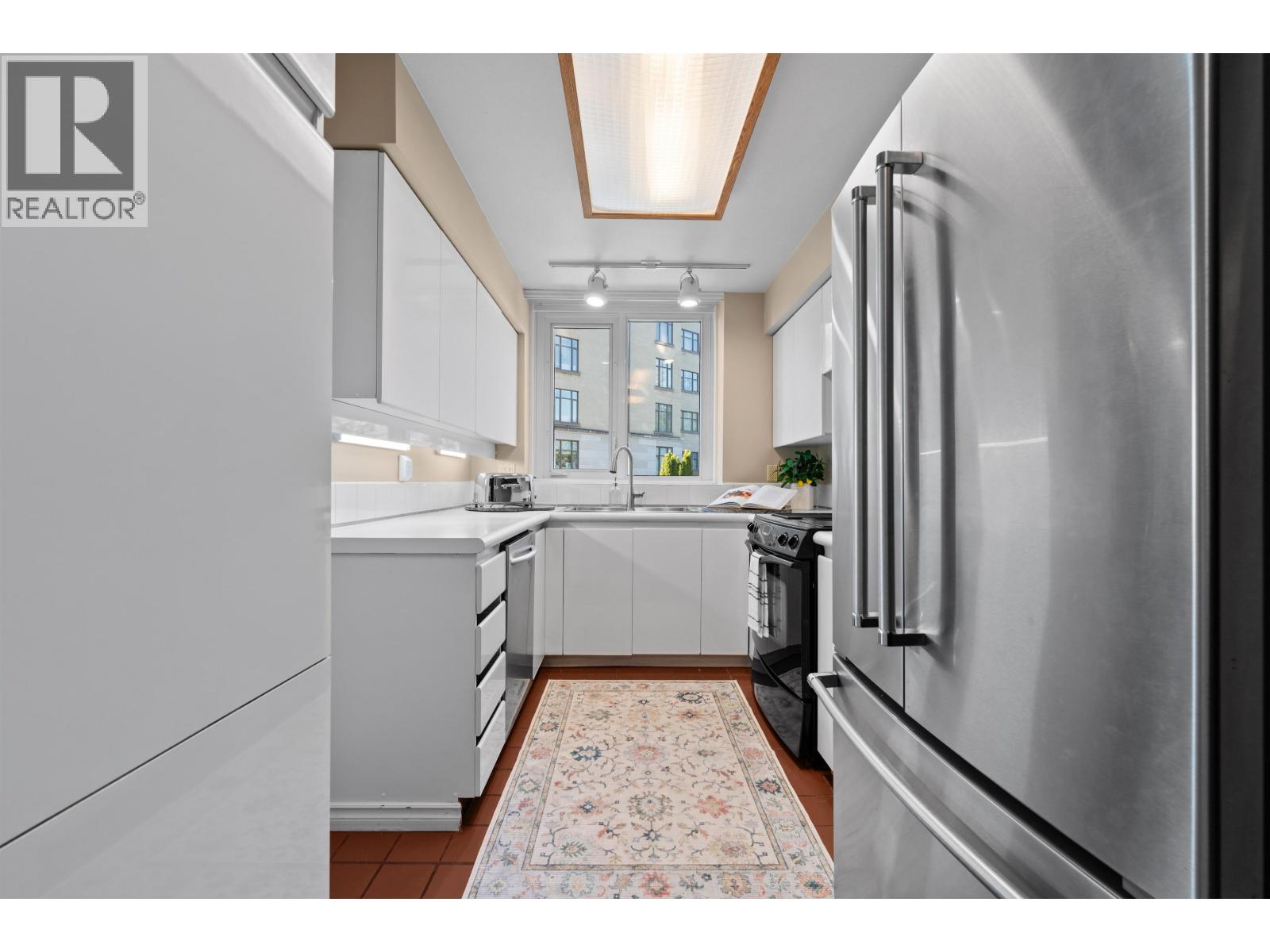 103 2280 Bellevue Avenue Property Photo 19