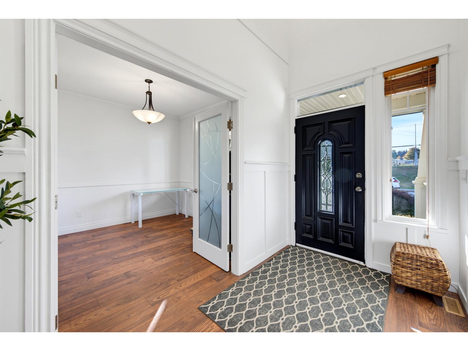 8256 170 Street Property Photo 4
