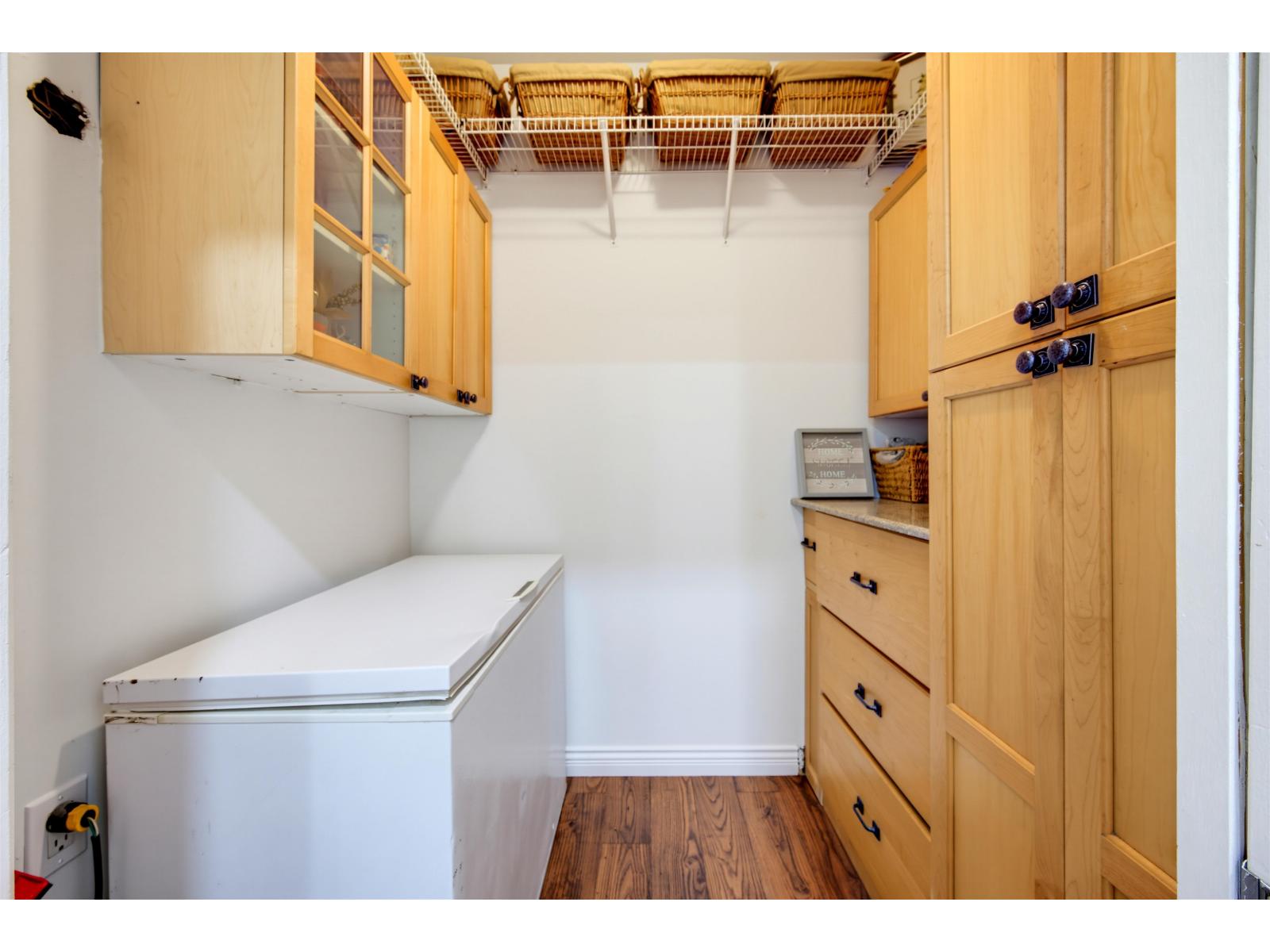 8256 170 Street Property Photo 16