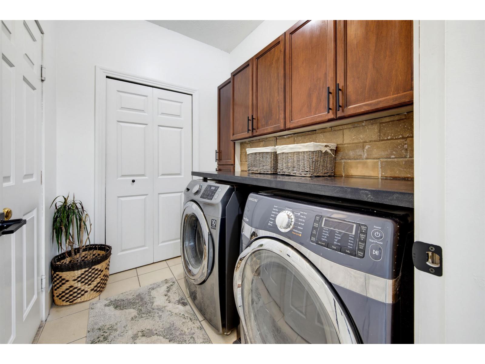 8256 170 Street Property Photo 18