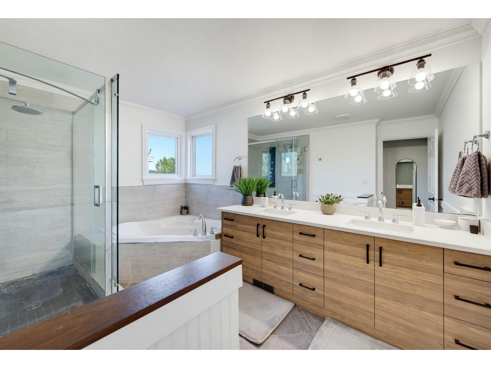 8256 170 Street Property Photo 23