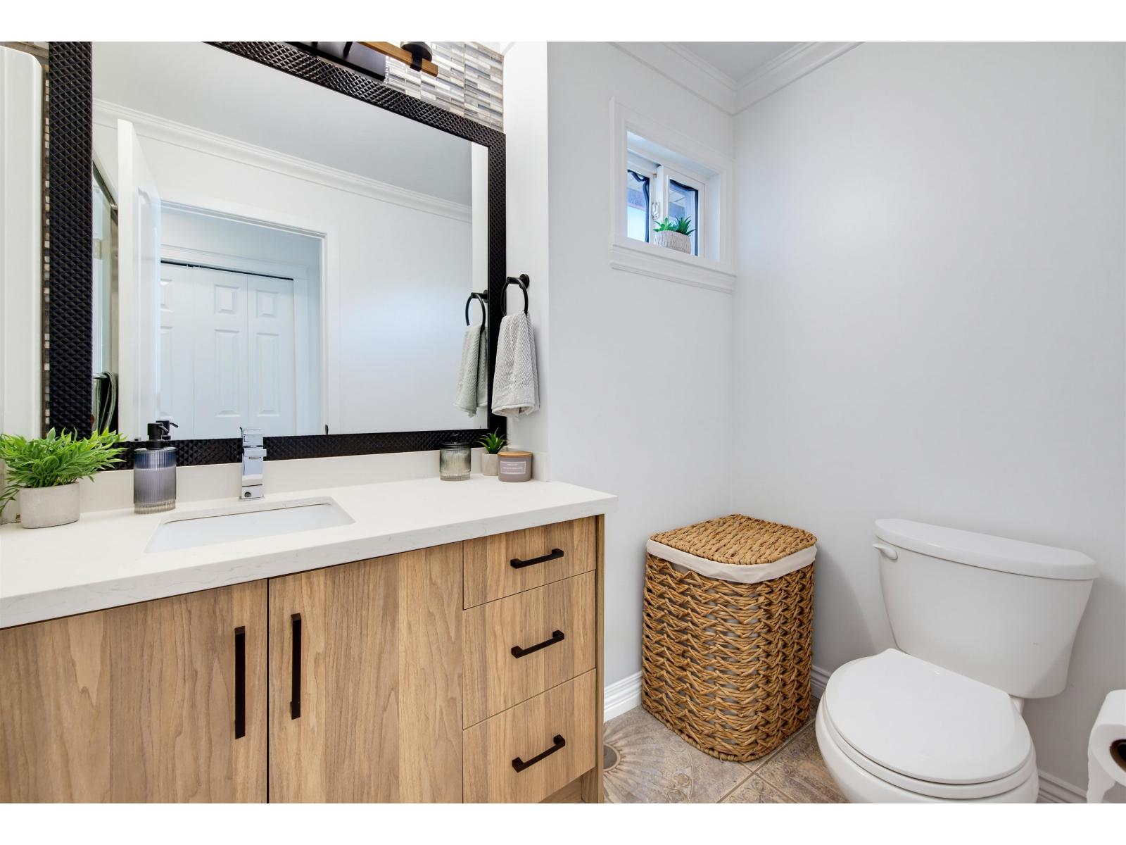8256 170 Street Property Photo 28