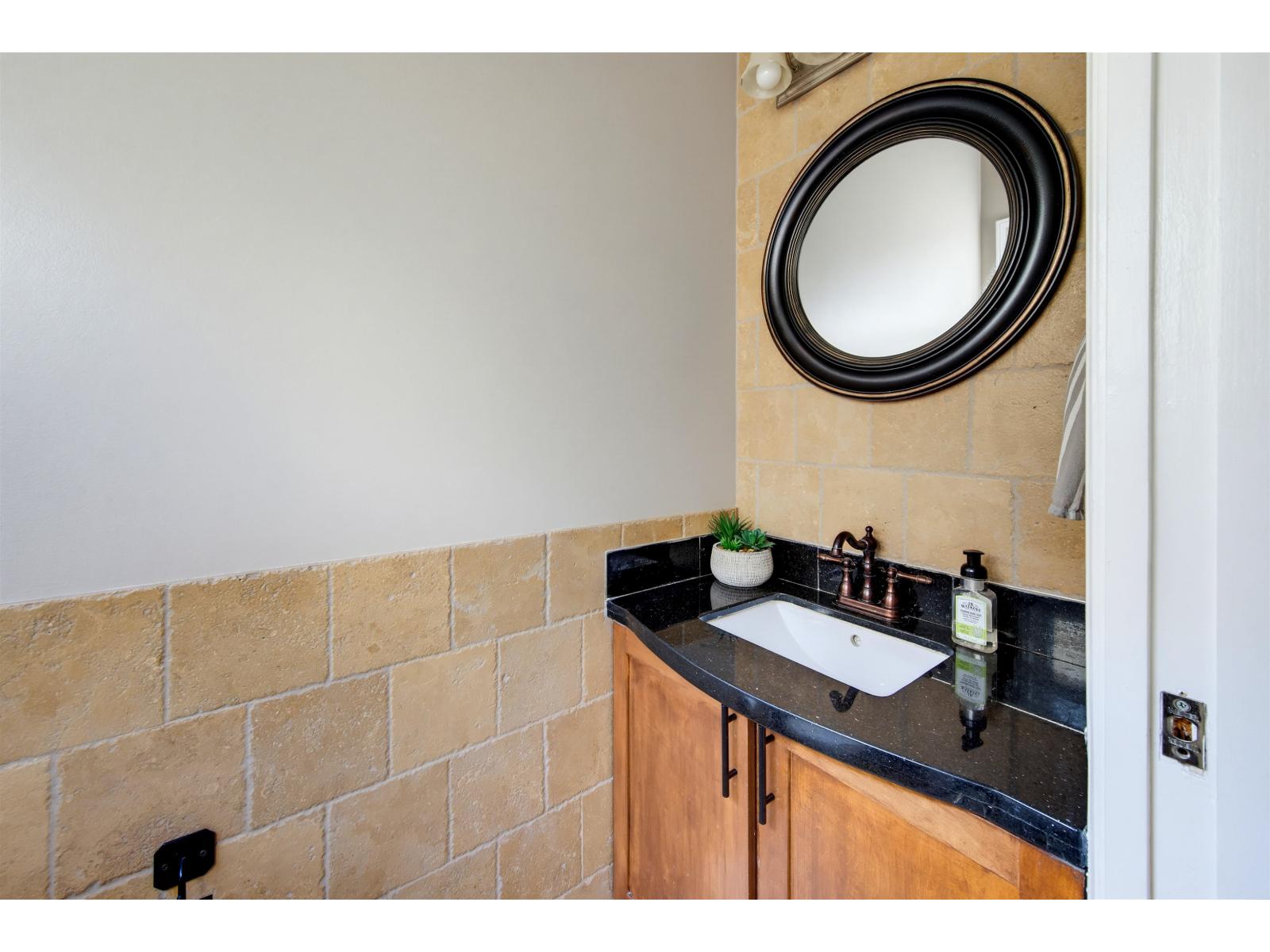 8256 170 Street Property Photo 30