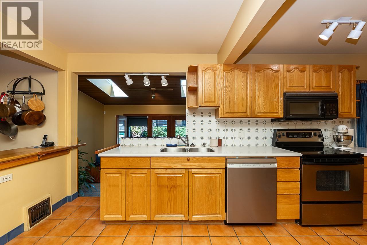 1881 Whyte Avenue Property Photo 11