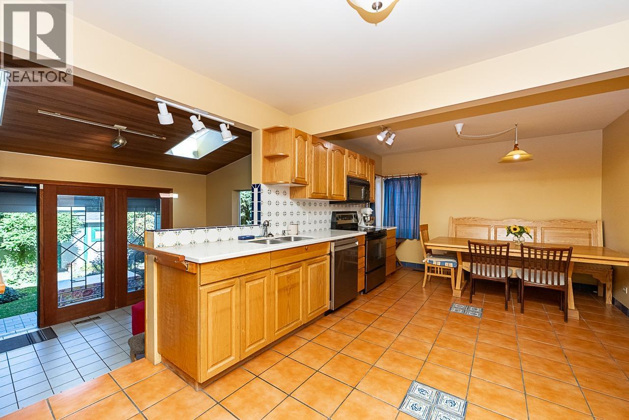 1881 Whyte Avenue Property Photo 14