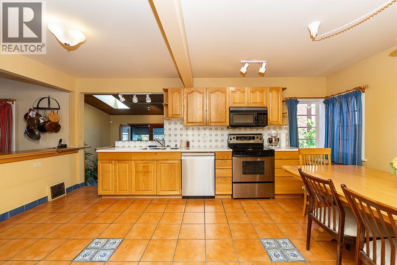 1881 Whyte Avenue Property Photo 15