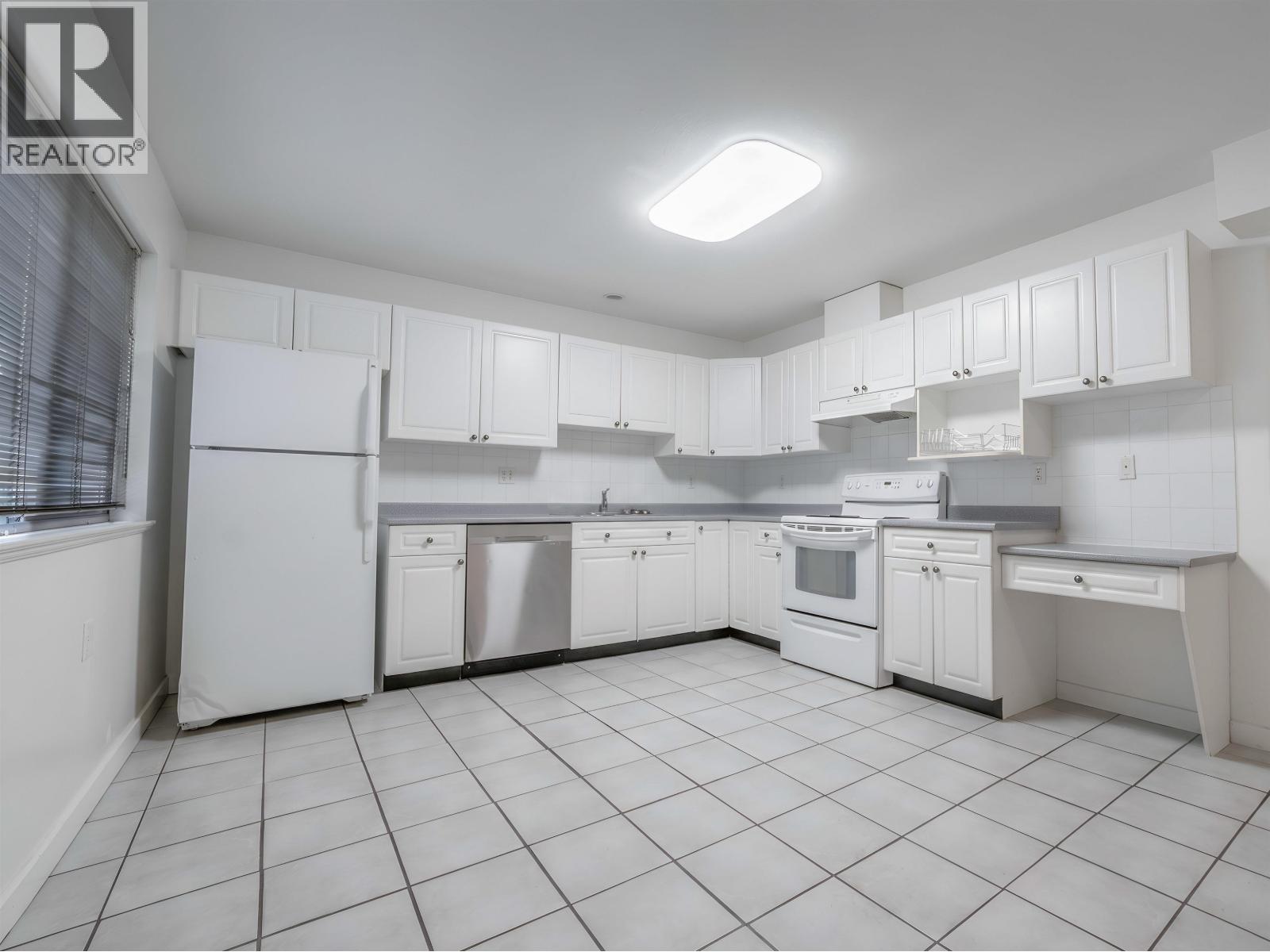1224 E 14th Street Property Photo 18