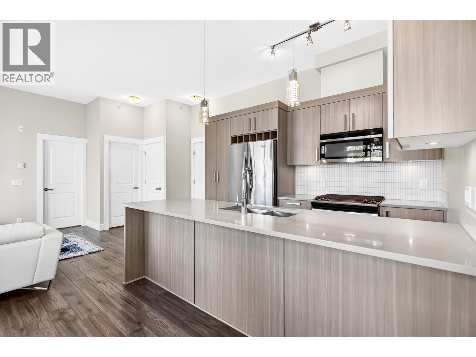 409 22327 River Road Property Photo 10