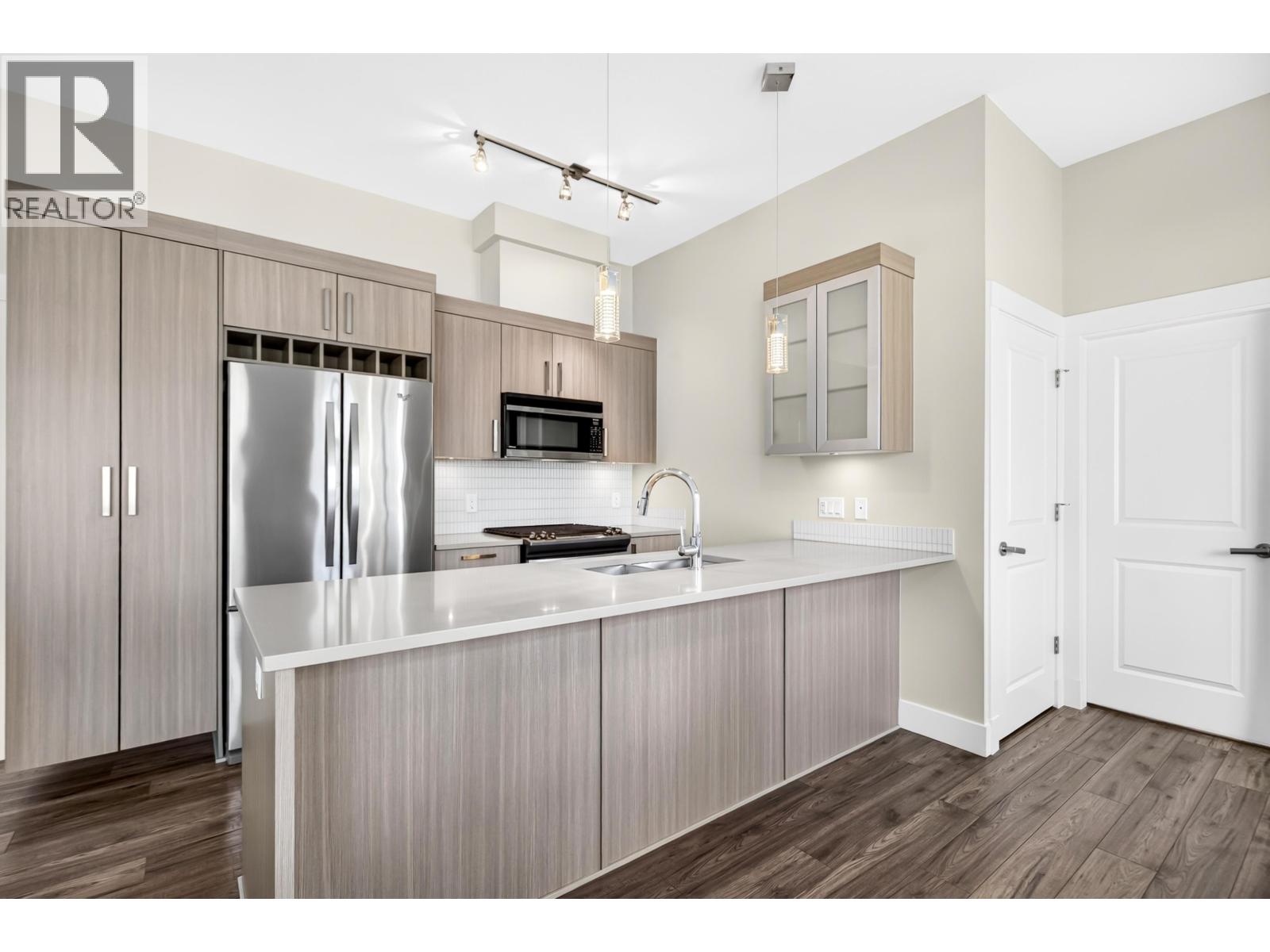 409 22327 River Road Property Photo 11