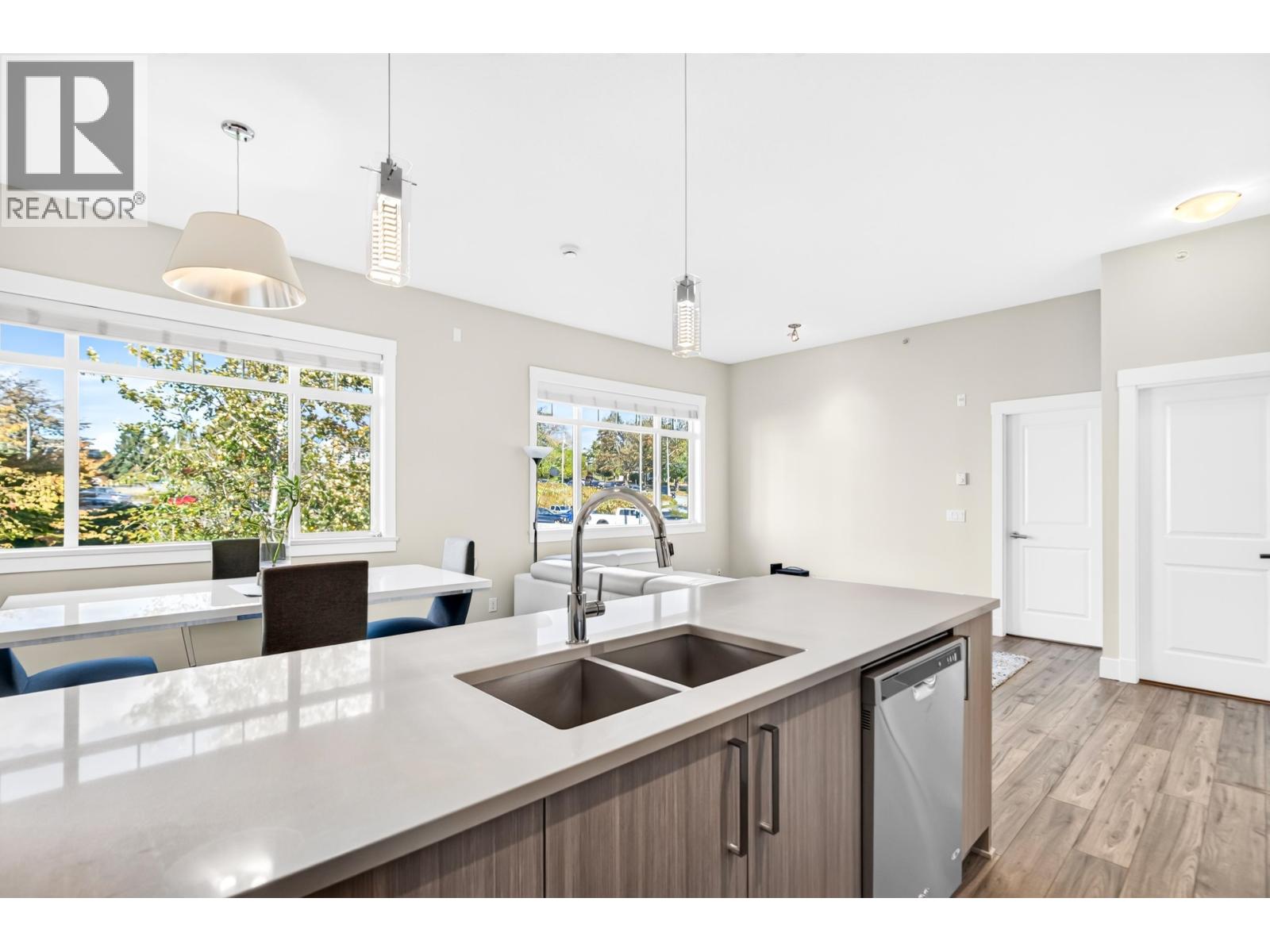 409 22327 River Road Property Photo 12