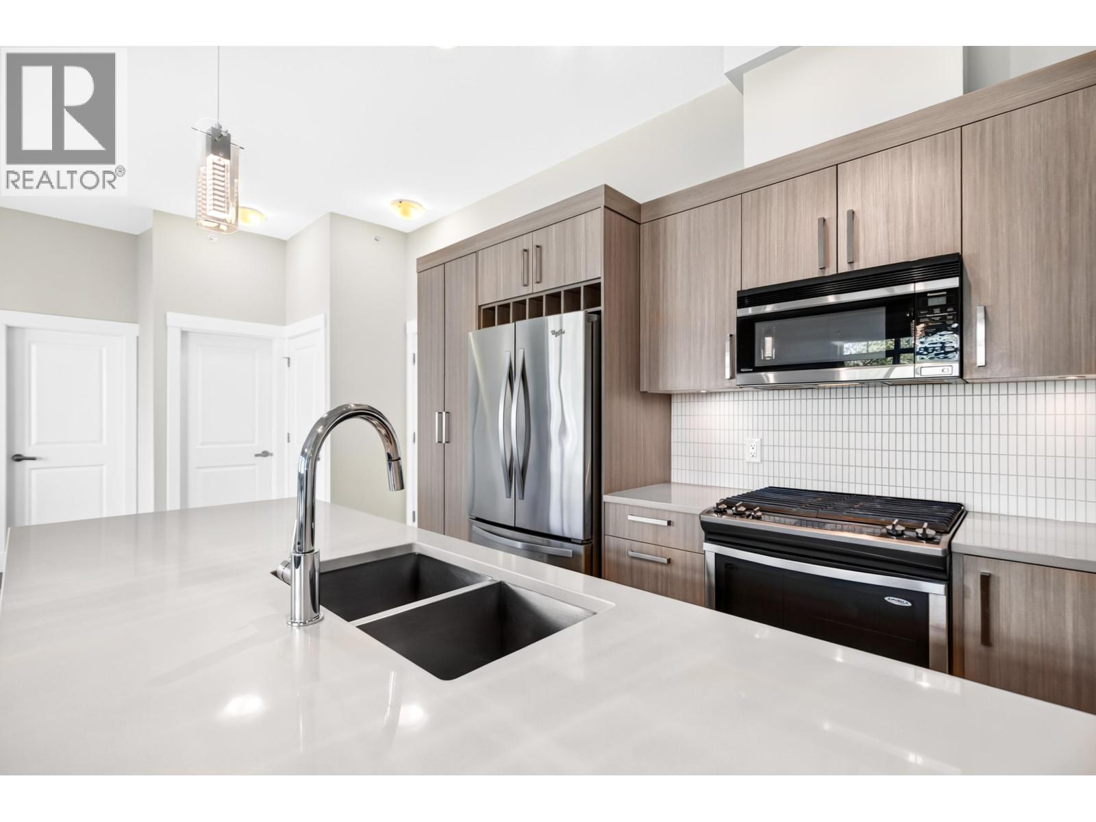 409 22327 River Road Property Photo 13
