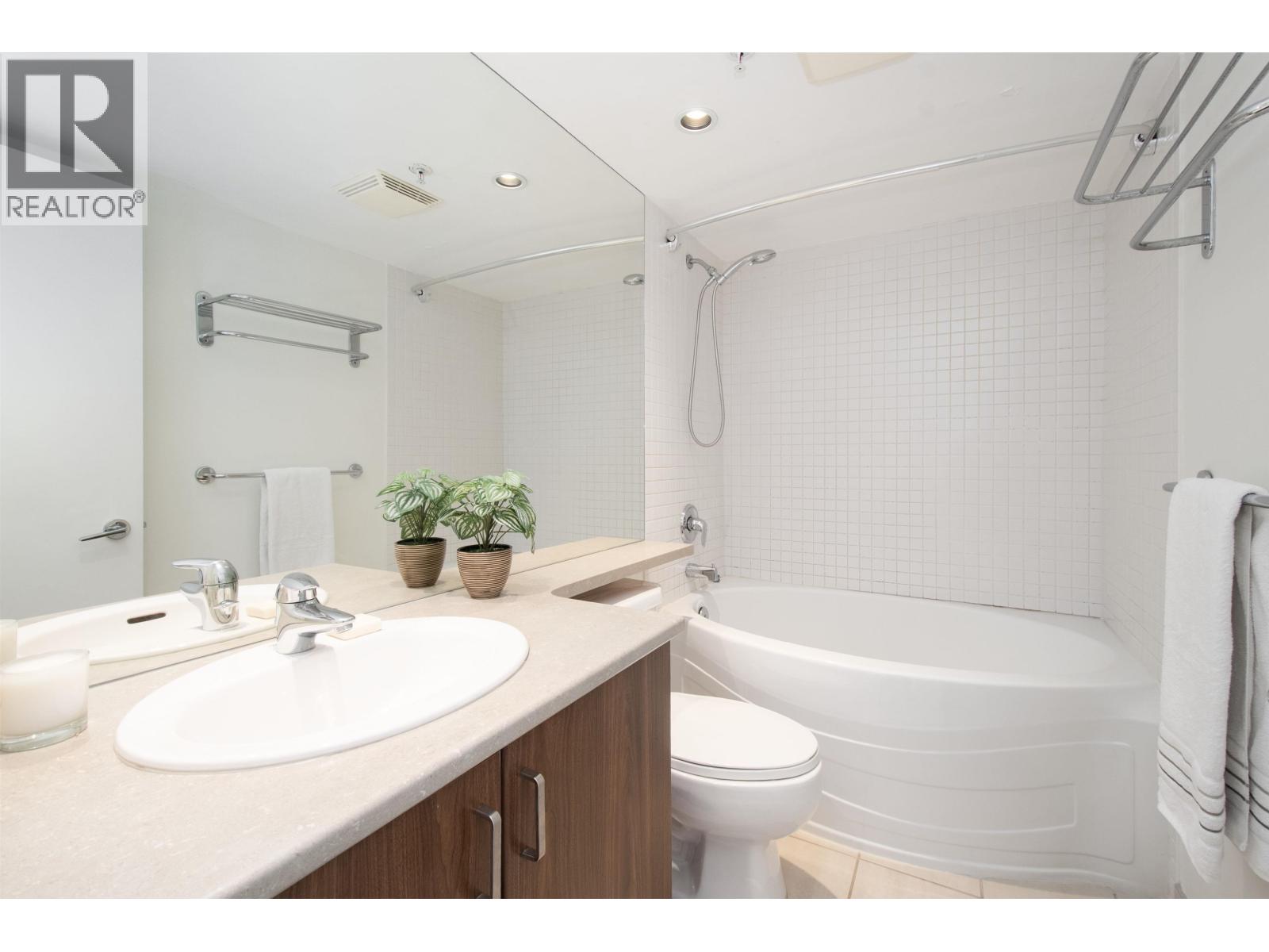 712 175 W 1st Street Property Photo 9