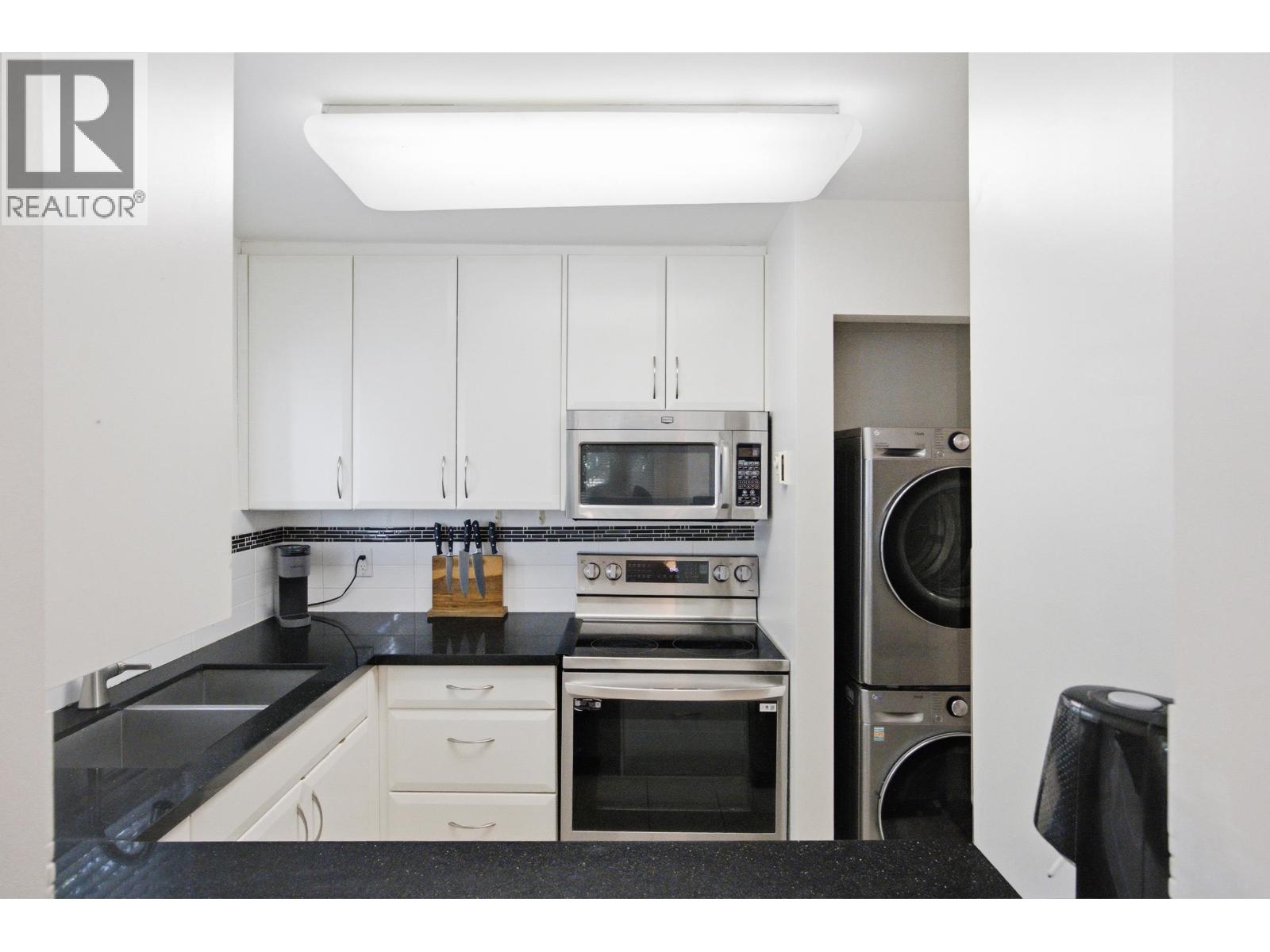 101 175 W 4th Street Property Photo 10