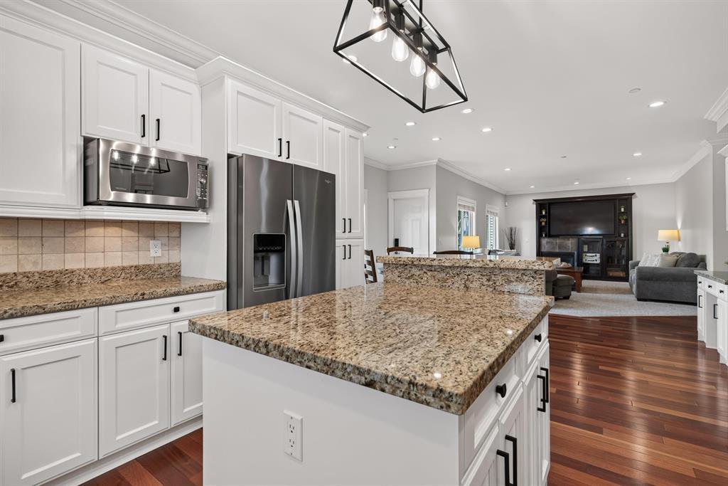 21857 51 Avenue Property Photo 9
