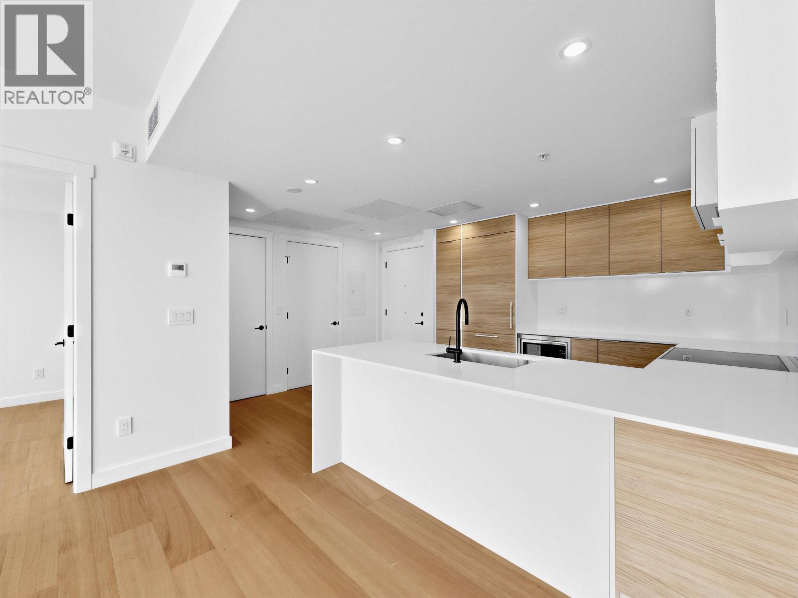 504 6485 Manitoba Street Property Photo 15