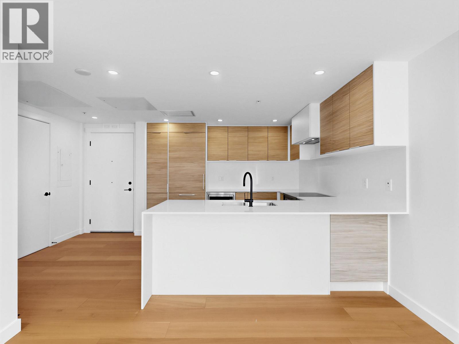 504 6485 Manitoba Street Property Photo 20