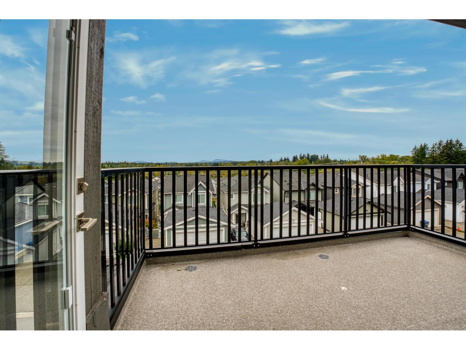 16772 16a Avenue Property Photo 21