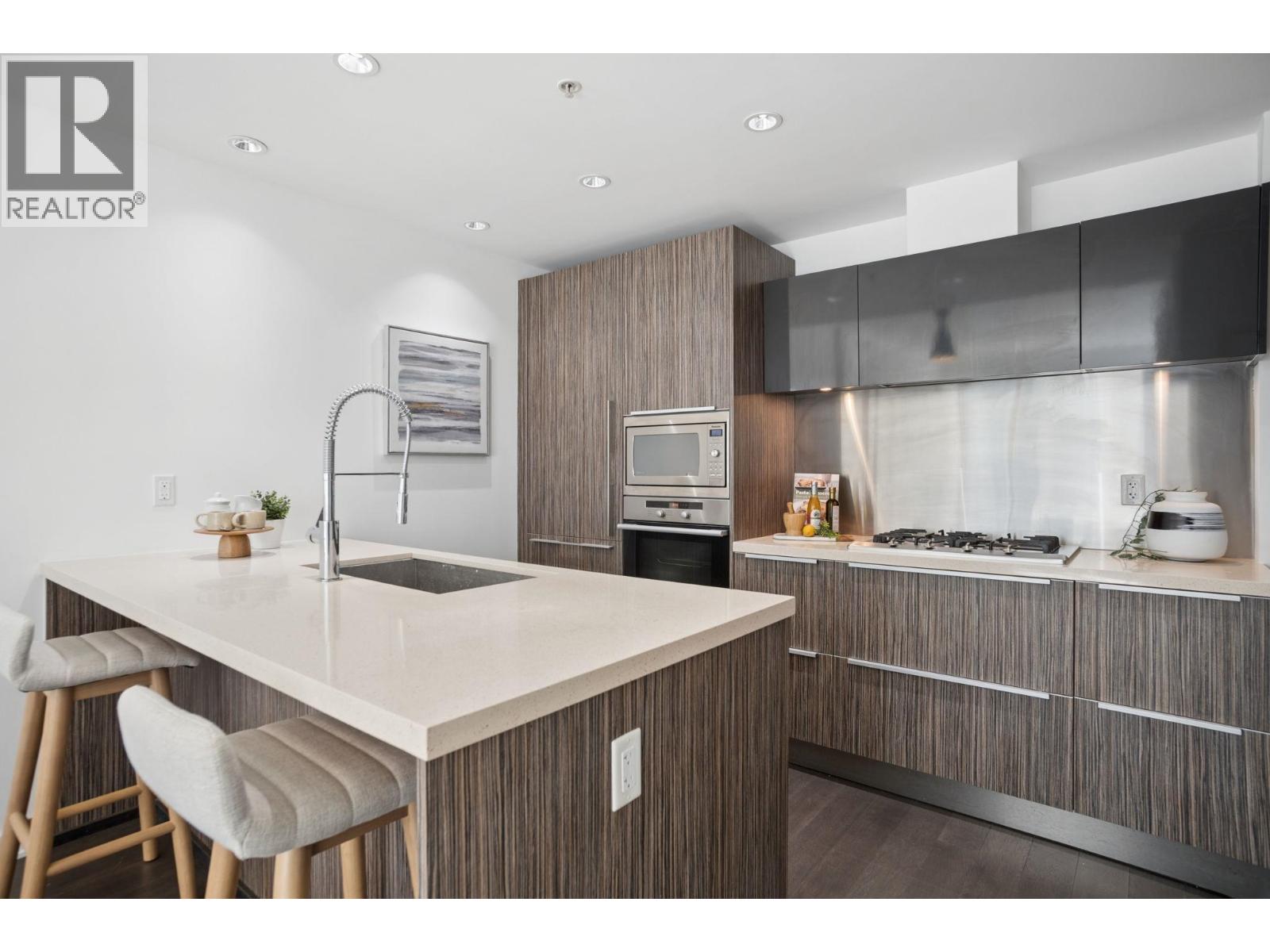 606 1661 Ontario Street Property Photo 5