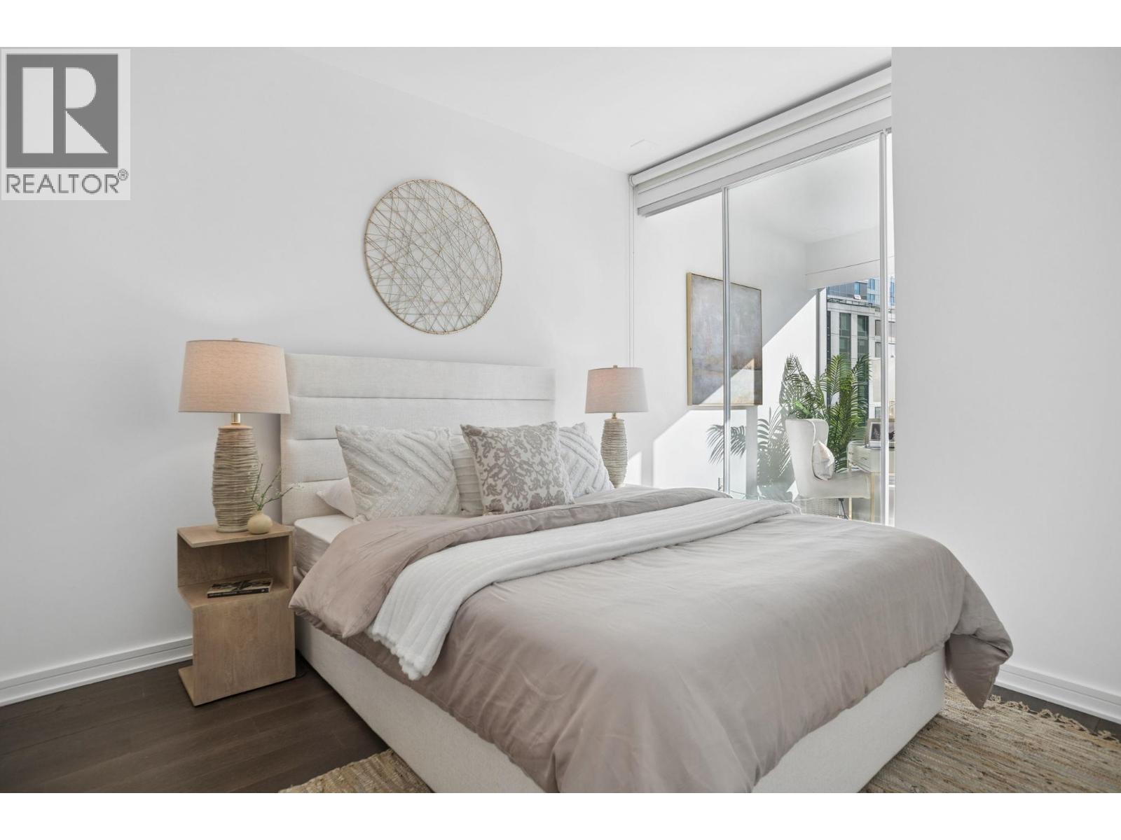 606 1661 Ontario Street Property Photo 11
