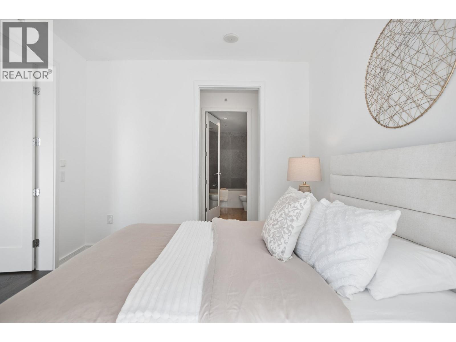 606 1661 Ontario Street Property Photo 12