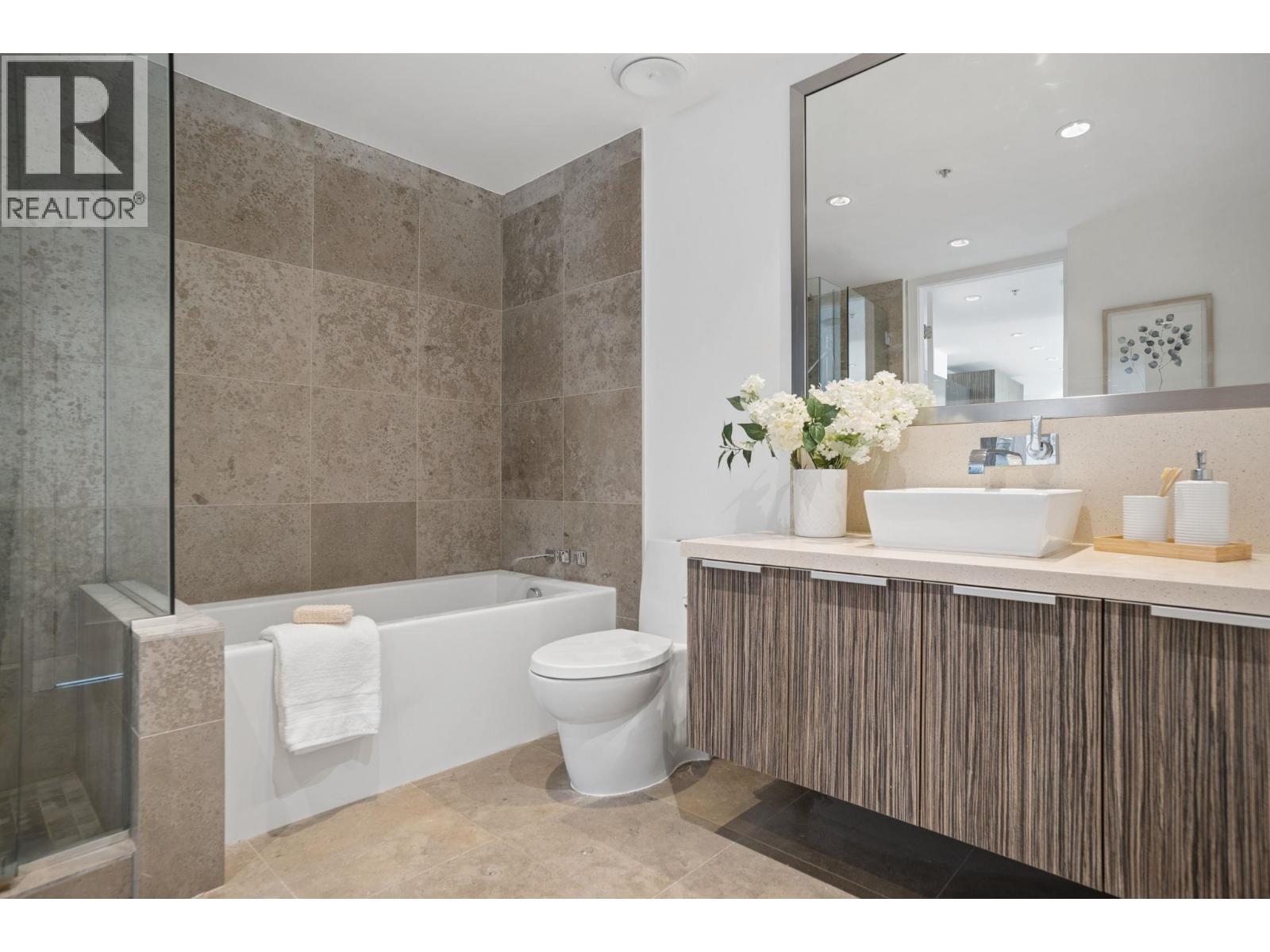 606 1661 Ontario Street Property Photo 14