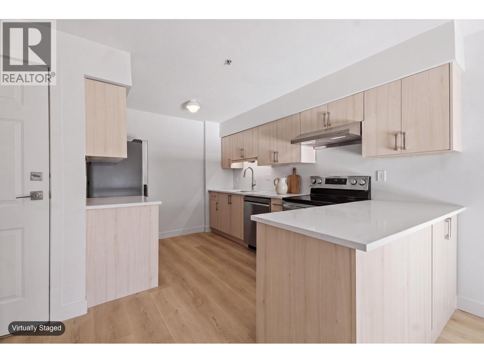 306 2928 Commercial Drive Property Photo 4