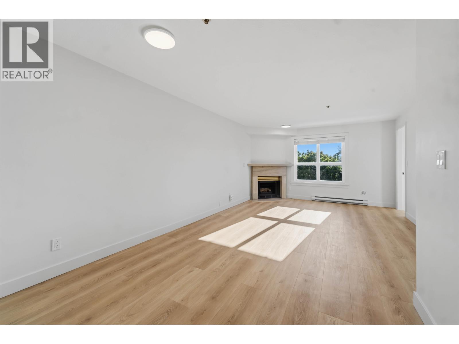 306 2928 Commercial Drive Property Photo 9