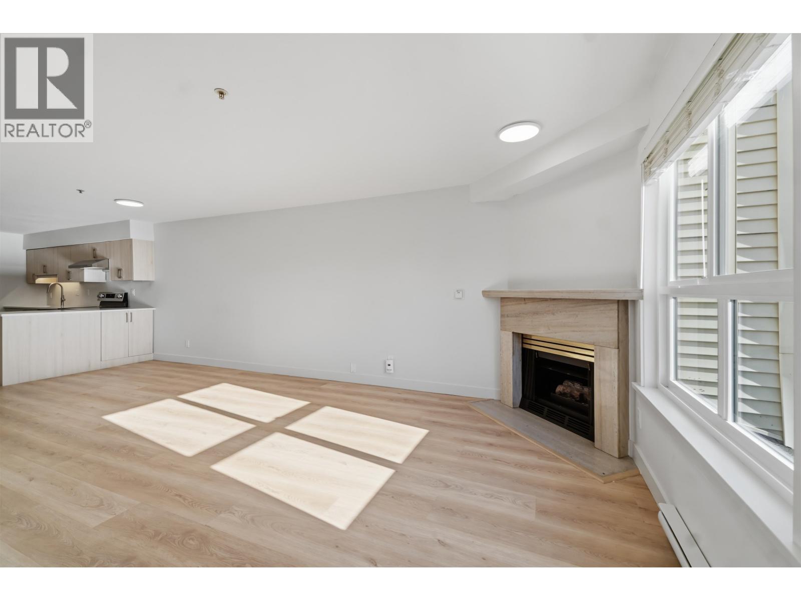 306 2928 Commercial Drive Property Photo 13