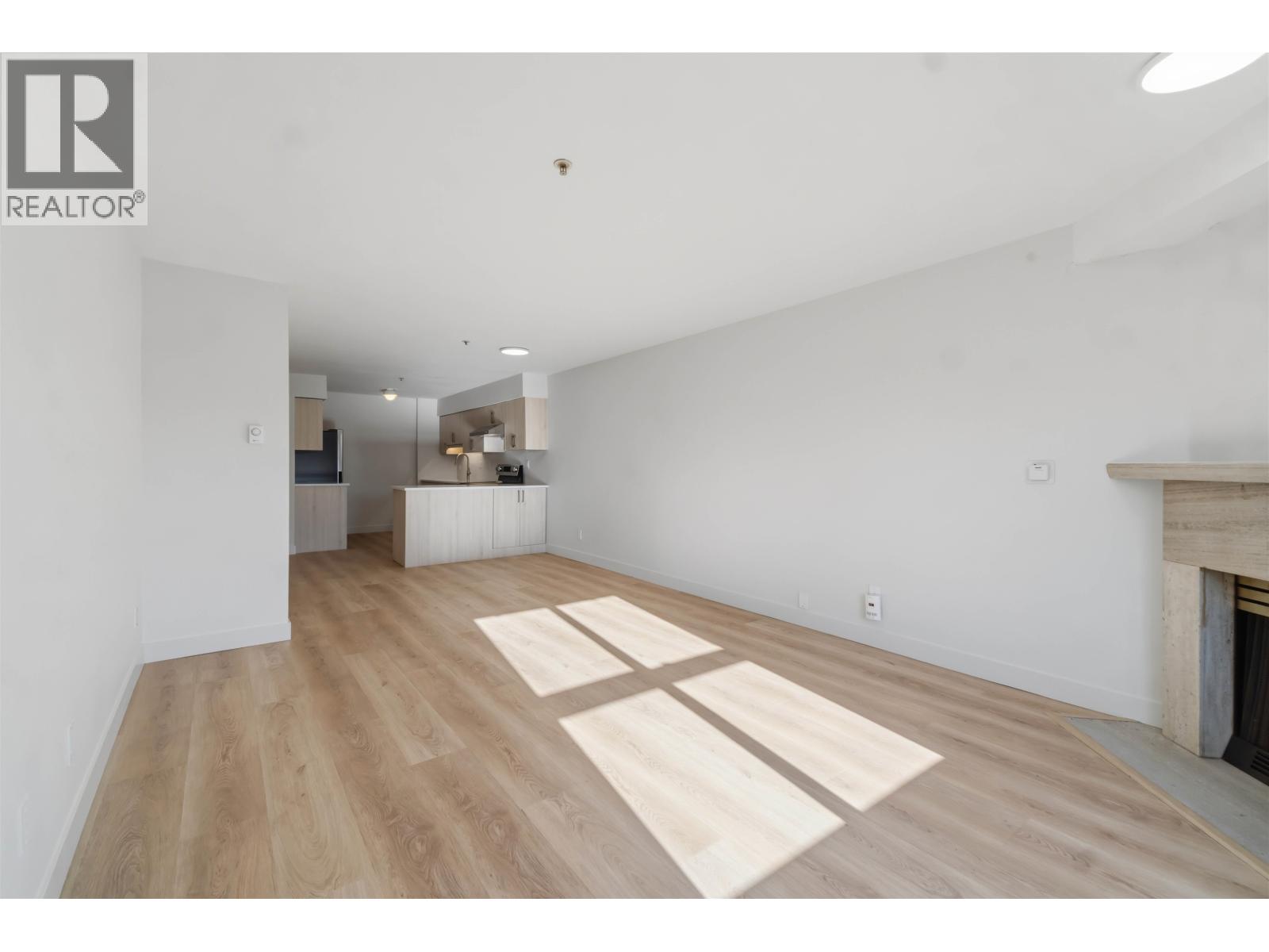 306 2928 Commercial Drive Property Photo 14