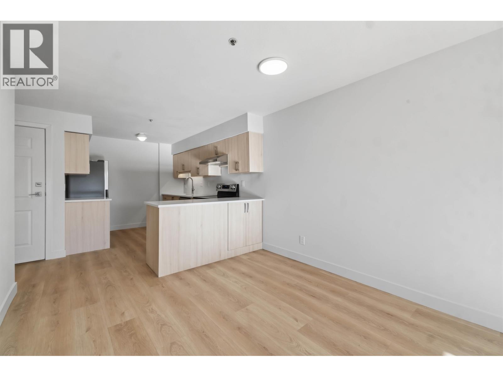 306 2928 Commercial Drive Property Photo 16