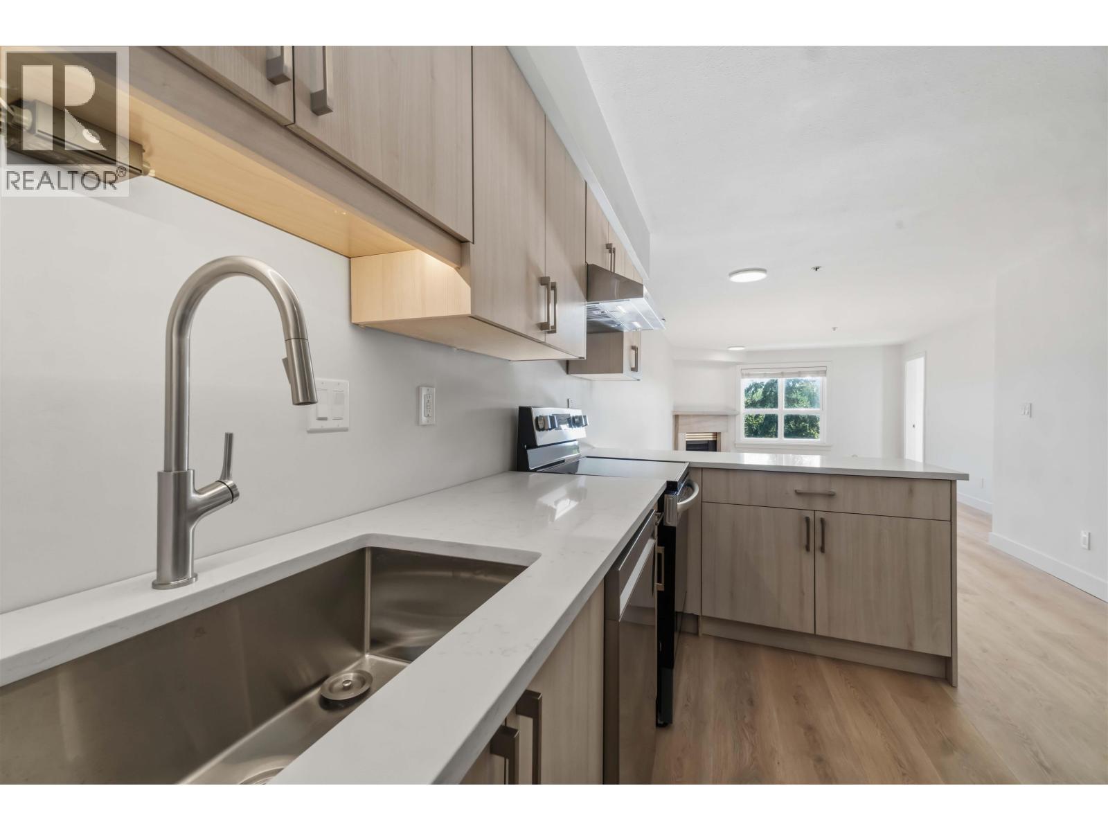 306 2928 Commercial Drive Property Photo 19